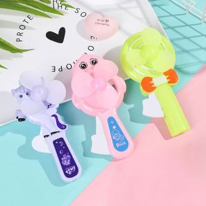 Nouveauté estivale : Mini-ventilateur portable amusant en forme de girafe pour enfants, à manivelle, en PP, idéal pour la maison - Product Image 3