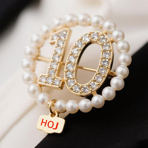 Broche de diamantes de imitación personalizado para eventos de ex alumnos, broche numerado con letras griegas para bodas, fiestas, compromisos y regalos - Product Image 4