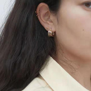 Boucles d'oreilles géométriques de 17mm en acier inoxydable pour femmes, Huggie Hoop, 12mm - Product Image 6