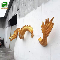 Tenture murale en fibre de verre Statue de dragon doré Sculpture d'animal en résine