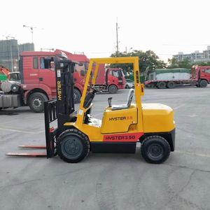 Montacargas Hyster Usado de 3.5 Toneladas, Diésel, con Capacidad Todoterreno, Mástil de Dos Etapas, Alta Eficiencia, para Uso en Taller - Product Image 2