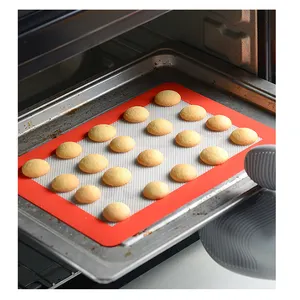 面包垫很受欢迎，不附带硅胶烘焙和糕点工具。硅胶厨房烹饪垫