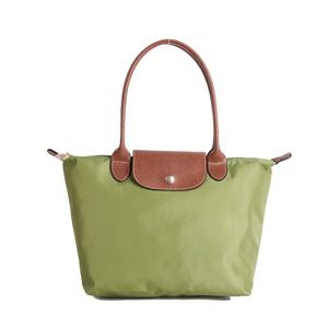 Borsa Intrecciata in Nylon Resistente, Borsa Artigianale Grande Capacità, Borsa a Mano per Donne, Design alla Moda con Colori a Contrasto, Elegante e Pratica - Product Image 4