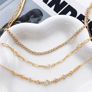 שרשרת ציפוי זהב גיאומטרית עם קריסטל ויהלומים, עיצוב חדש וטרנדי לנשים - Product Image 2