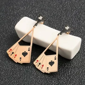 थोक चीन थोक ब्रोच कस्टम पोकर पिन खेल कार्ड महिला के कान की बाली गहने