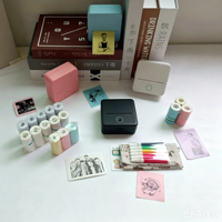 Machine d'impression d'étiquettes autocollantes en papier avec gravure laser de forme carrée, logo personnalisé, pour étudiants, usage au bureau, mini imprimante thermique portable