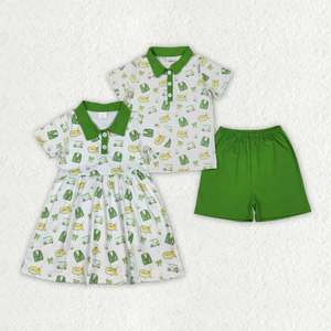 Ensemble assorti pour frères et sœurs : Chemises boutonnées vertes à nœuds pour bébés garçons et filles, et robes courtes à la hauteur du genou pour bébés filles - Product Image 1