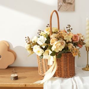 بيع بالجملة باقة زهور مزينة محاكاة ورد 5 رؤوس لتزيين المنزل للمناسبة والزفاف - Product Image 2