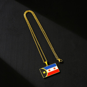 Collar con Colgante de Acero Inoxidable Chapado en Oro de 18K con Diseño de Bandera Dream L'Manberg, Venta al Por Mayor de Fábrica - Product Image 4
