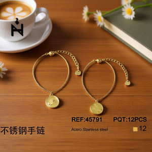 Pulsera con Dije de Moneda Chapada en Oro Angelina, Cadena Ajustable, Joyería de Moda para Mujer, Accesorio de Regalo - Product Image 5