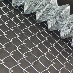 Clôture en grillage cyclonique carré pour contrôle des foules, en acier à faible teneur en carbone soudé et flexible, galvanisé à chaud, ondulé, vente directe usine Chine - Product Image 2
