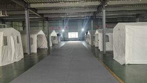 Abri de voiture en métal robuste pour 2 voitures, résistant au vent et à la neige, abri pliable portable, imperméable, protection UV, garage pour SUV/camion - Product Image 5