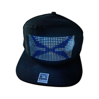 Gorra LED Programable Controlada por Aplicación con Varios Diseños y Mensajes Luminosos Intermitentes