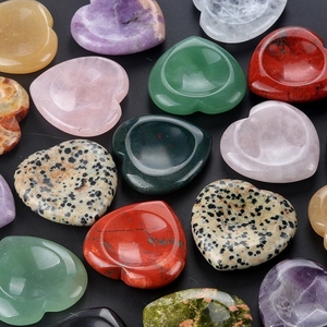 Entrega rápida Cristal natural 7 Chakras <span class=keywords><strong>Piedra</strong></span> preciosa Amor Corazón <span class=keywords><strong>Piedra</strong></span> DE PREOCUPACIÓN Colorida Energía curativa <span class=keywords><strong>Piedra</strong></span> de preocupación para masaje de golpe - Product Image 3