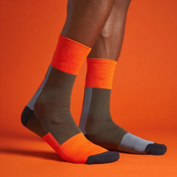Étiquettes FNSKU personnalisées Achat en gros de chaussettes de sport de haute performance pour hommes et femmes Chaussettes de course athlétiques évacuant l'humidité avec semelle rembourrée et calcetines al por mayor