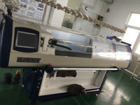 Machine à tricoter manuelle industrielle pour la couture de pulls scolaires avec machine à liaison sans couture