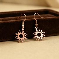 Boucles d'oreilles créoles plaquées or avec pendentif soleil, étanches et hypoallergéniques, bijoux tendance