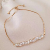 Pétale en alliage de zinc plaqué or 18 carats bracelet à la mode pour les femmes rouge cinq petites fleurs étoile à cinq branches tirer ouvert en gros