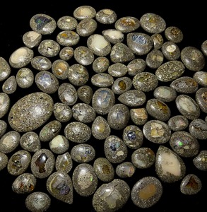 Ópalos de roca etíopes naturales, gemas sueltas de formas mixtas, pulidos e iridiscentes para la fabricación de joyas. - Product Image 1