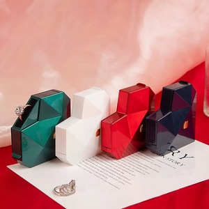 Boîte à bague de fiançailles géométrique à facettes, étui à bijoux à ouverture automatique pour mariage et demande en mariage, boîte à bague de luxe à facettes - Product Image 1