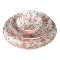 Vente en gros 24pcs ensembles de vaisselle en céramique à motifs floraux roses assiettes en porcelaine imprimées de luxe vaisselle de mariage personnalisée et durable