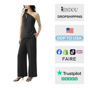 Conjunto de 2 piezas para mujer: Top halter sin mangas de punto plisado liso casual con <span class=keywords><strong>hombreras</strong></span>, top corto de un solo hombro y shorts con aberturas - Product Image 2