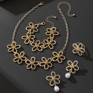 Ensemble de bijoux pour femmes en or plaqué or, avec fleurs creuses, collier, bague, bracelet, pour fête, mariage, 4 pièces, bijoux en perles d'or pour femmes - Product Image 5