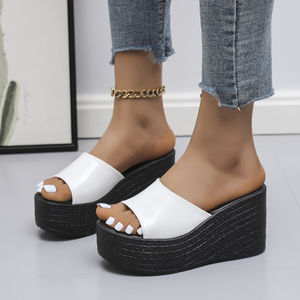 Sandalias de Tacón Inclinado para Mujer, Versión Coreana, Suela Gruesa, Estilo Playa, con Base de Esponja para Uso en Exteriores - Product Image 1