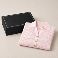 Robe tricotée ajustée pour femme, style girly, rose doux, col chemise, manches à volants, taille cintrée, coupe trapèze, queue de poisson, collection été 2026