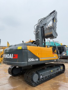 Excavatrice Hyundai 220-9s d'occasion en excellent état, machine de terrassement à vendre en bon état de marche - Product Image 2