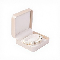 Boîte à bijoux de luxe en cuir PU couleur champagne clair, série avec doublure en daim beige, charnière à ressort, pour présentation en bijouterie BETTER JBS736