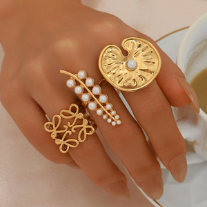 2026 Ensemble de bagues en alliage pour femme, plaqué or, géométriques, de luxe léger et audacieux, design de niche personnalisé, bijoux de mode - Product Image 3