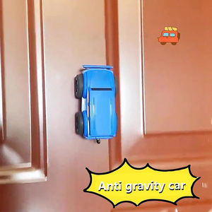 Coche de Juguete Magnético Antigravedad con Imanes que Solo se Adhieren a Paredes de Hierro, Accionado por un Motor para Escalar Paredes - Product Image 2