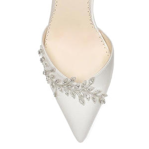 2024 personnalisé <span class=keywords><strong>mariage</strong></span> talons fabricant élégant blanc femmes chaussures habillées bride à la cheville pompes à talons aiguilles Sexy été sandales de mariée - Product Image 5