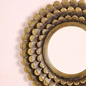 Espejo de pared decorativo pulido con marco resistente para decoración de pared atemporal Ideal para salas de estar Dormitorios y pasillos - Product Image 3