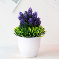Petites plantes artificielles en pot, aiguilles de pin simulées, bonsaï vert pour la décoration de bureau, de maison ou de table.
