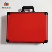 Valise carrée antichoc en alliage d'aluminium rouge CG, personnalisée OEM/ODM, par l'usine d'emballage Chen Gong – Étui de présentation rapide pour échantillons