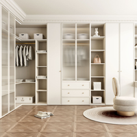 Système de dressing convertible moderne et luxueux en bois pour chambre à coucher, avec tiroirs, armoire, coiffeuse et armoires de grande capacité