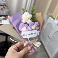 Buket Mawar Rajut Mini untuk Hari Valentine, Hari Ibu & Hadiah Wisuda