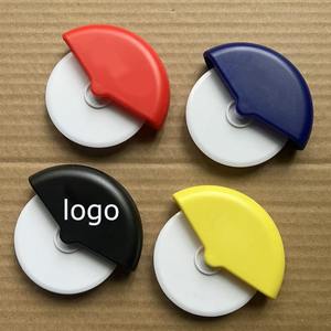 Cadeau promotionnel Coupe-pizza Roue de <span class=keywords><strong>tranche</strong></span> de pizza ronde Couleur personnalisée et ajout de logo <span class=keywords><strong>sur</strong></span> - Product Image 1