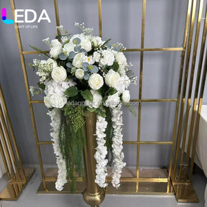 Centro de Mesa Floral de Alta Calidad LEDA, Centro de Mesa Elegante Hecho a Mano con Flores Artificiales de Tacto Real, Bola de Flores de Rosas Artificiales - Product Image 1