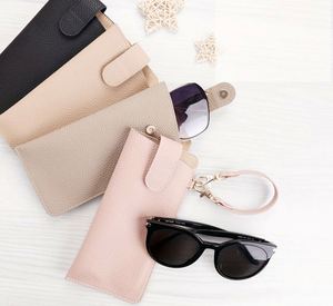 Étui à lunettes en cuir souple avec clip ceinture, pochette de voyage portable pour lunettes, idéal pour cadeau promotionnel - Product Image 1