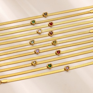 Pulseira Herringbone em Aço Inoxidável Banhada a Ouro 18K - Pulseira Delicada com Charme de Coração em Zircônia para Mulheres - Product Image 2