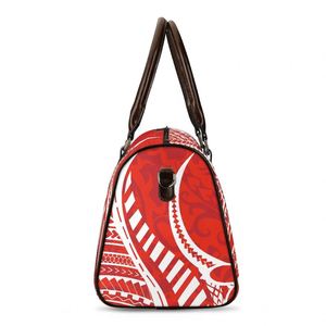 Sac de sport de voyage polynésien tribal à motifs floraux rouges, sac de voyage personnalisé avec logo, sac de voyage imperméable pour femmes - Product Image 2