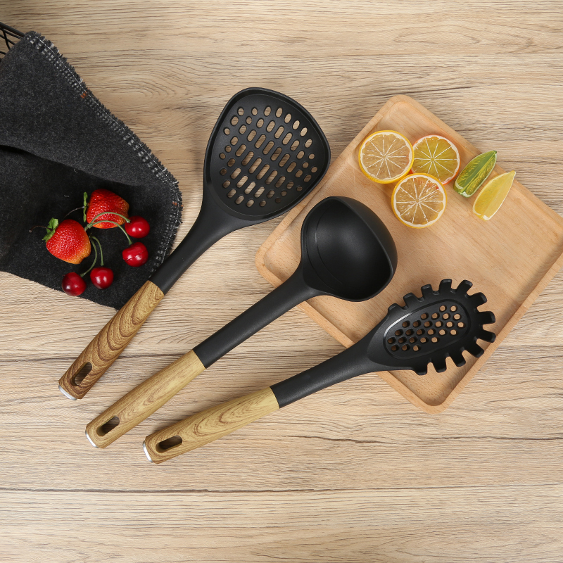 Custom Italian Cooking Kitchenware White Magnetic Fancy Wood Utensils Ceramic Kitchen Tools Made From Silicone