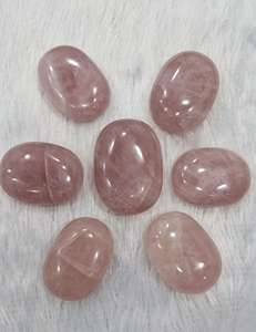 Pierre de palmier en quartz rose polie à la main, la plus vendue, cristal rose naturel pour l'énergie positive, l'amour, la guérison et la tranquillité - En vente - Product Image 2