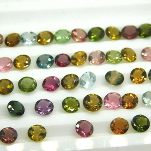 Cabujones de piedras preciosas de cuarzo natural, corte facetado, corte ovalado, mezcla de turmalina múltiple, sombra ligera suelta para uso de collar - Product Image 1