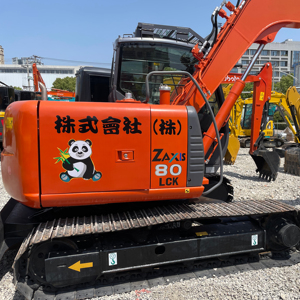 รถขุดฮิตาชิ ZX80 มือสอง ผลิตในญี่ปุ่น พร้อมหัวหนีบ (Thumb Attachment) รถขุดตีนตะขาบ 8 ตัน พร้อมบุ้งกี๋ - Product Image 1