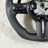 Accessoires de voiture Volant entièrement en cuir pour BMW F30 F15 F20 F21 F25 F10 F06 F07 F12 F13 F01 E90 X5 E70 E87 E84 E39 M5 I4
