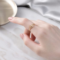 Bague OUGEPHELI en argent S925 avec moissanite taille ronde, motif feuille florale pavée, certificat GRA disponible, vente en gros